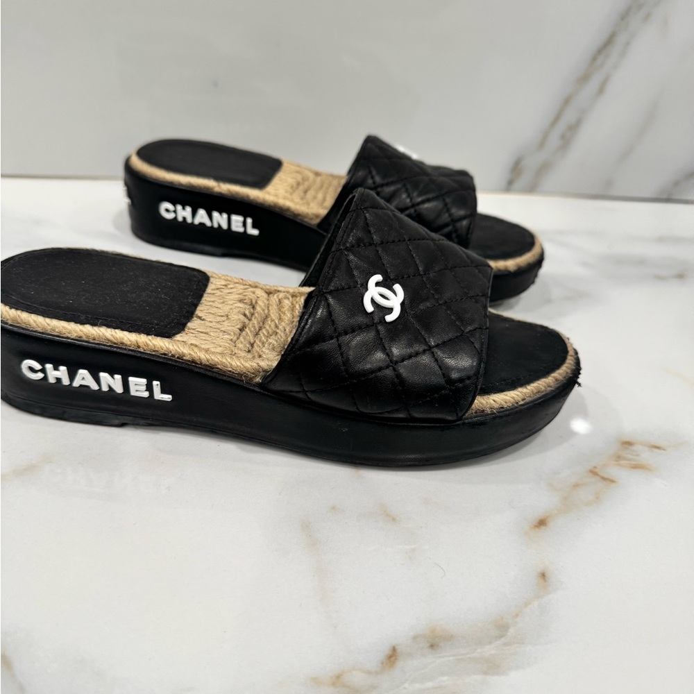 Chanel CC Cap Toe Espadrilles EU 35.5 | Timeless Luxury Flats - Picture 3 of 10